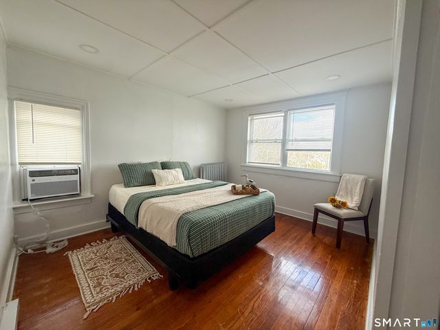 883 Montauk Avenue, New London, CT 06320