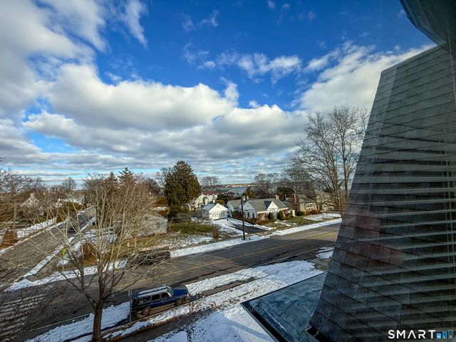 883 Montauk Avenue, New London, CT 06320