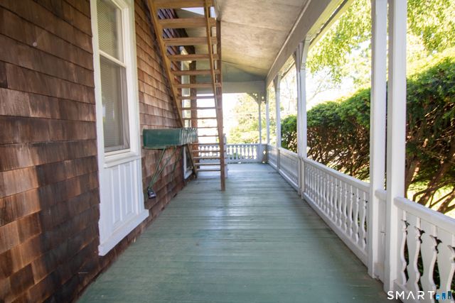 883 Montauk Avenue, New London, CT 06320