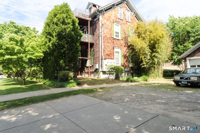 883 Montauk Avenue, New London, CT 06320