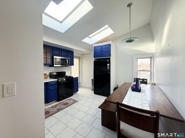 883 Montauk Avenue, New London, CT 06320