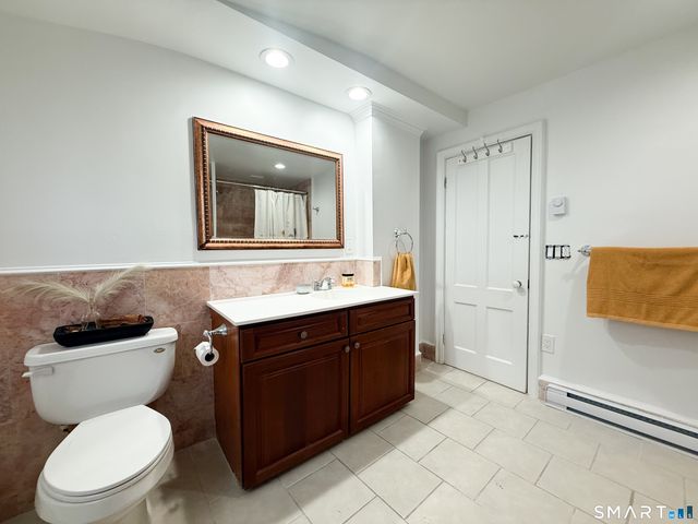 883 Montauk Avenue, New London, CT 06320