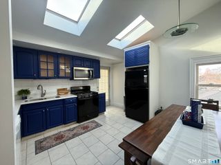 883 Montauk Avenue, New London, CT 06320