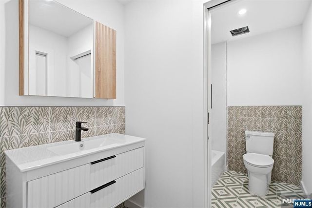 643 S 10th Street, Newark, NJ 07108