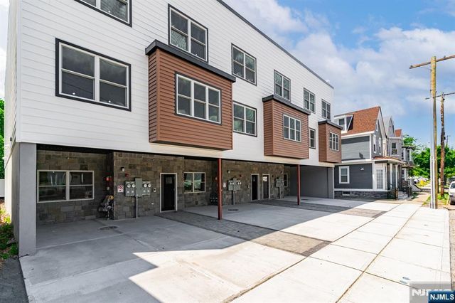643 S 10th Street, Newark, NJ 07108