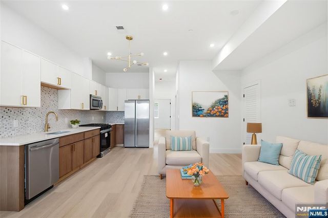 643 S 10th Street, Newark, NJ 07108