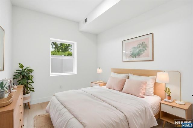 643 S 10th Street, Newark, NJ 07108