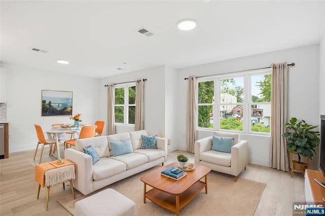 643 S 10th Street, Newark, NJ 07108