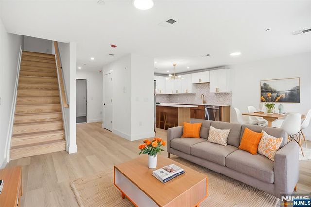 643 S 10th Street, Newark, NJ 07108