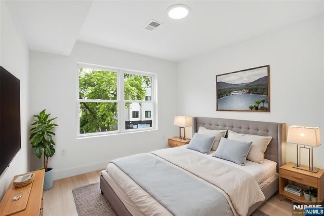 643 S 10th Street, Newark, NJ 07108