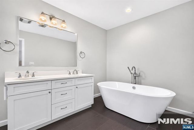 347 4th Street A, Palisades Park, NJ 07650