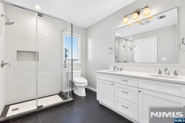 347 4th Street A, Palisades Park, NJ 07650