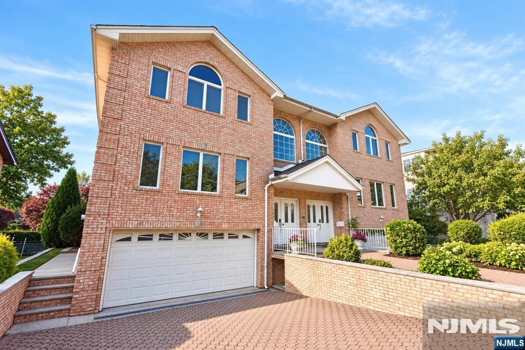 347 4th Street A, Palisades Park, NJ 07650