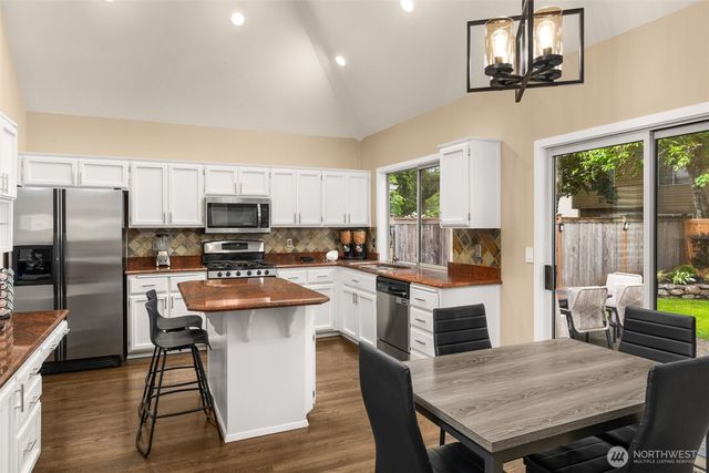 25444 SE 42nd Place, Issaquah, WA 98029