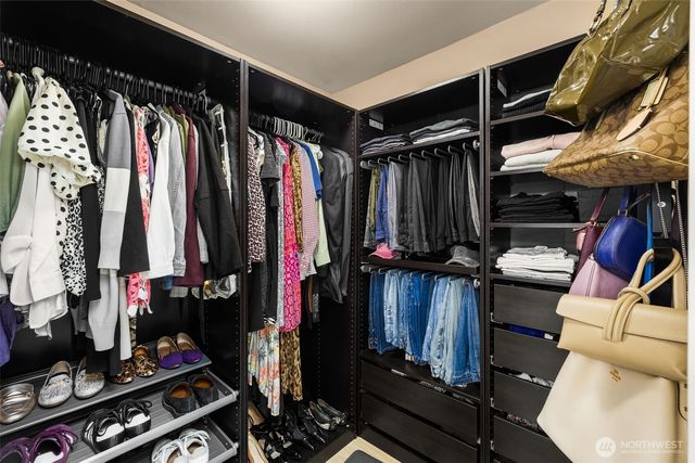 25444 SE 42nd Place, Issaquah, WA 98029