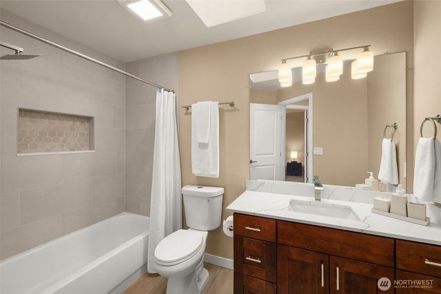 25444 SE 42nd Place, Issaquah, WA 98029