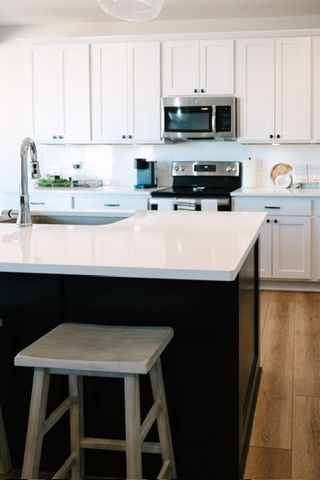 302 S 91st Street, West Des Moines, IA 50266