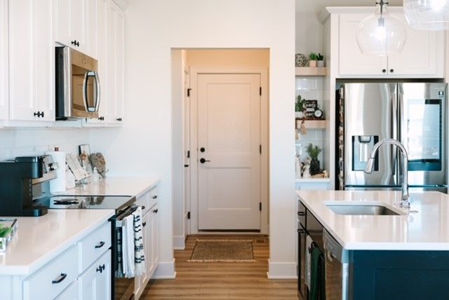 302 S 91st Street, West Des Moines, IA 50266