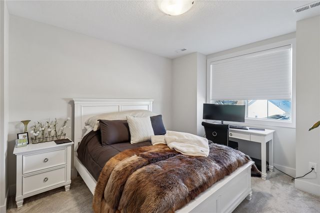 302 S 91st Street, West Des Moines, IA 50266