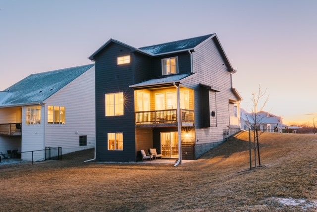 302 S 91st Street, West Des Moines, IA 50266