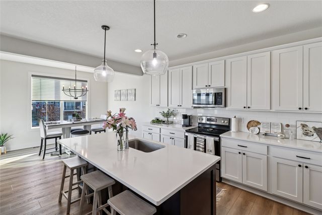 302 S 91st Street, West Des Moines, IA 50266