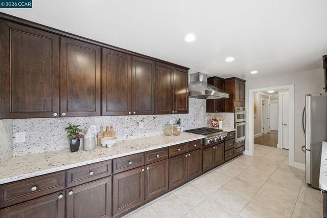 56 56 Bates Blvd, Orinda, CA 94563