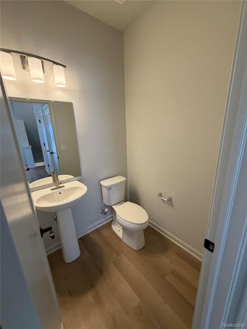 23614 Parkview Lane, Farmington, MI 48336