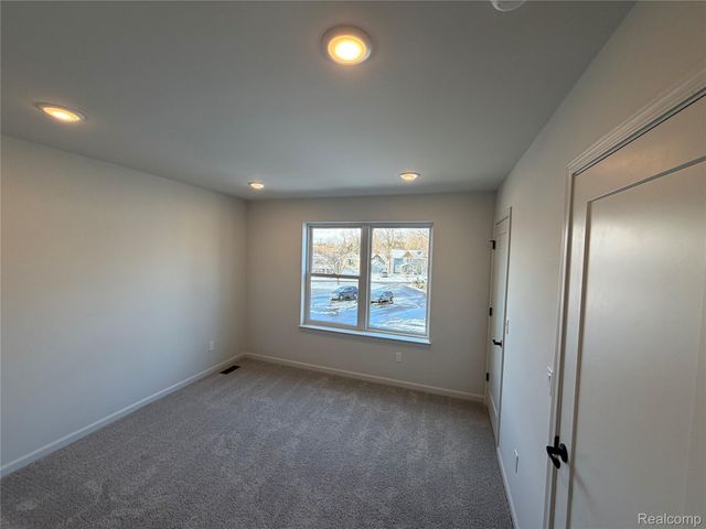 23614 Parkview Lane, Farmington, MI 48336