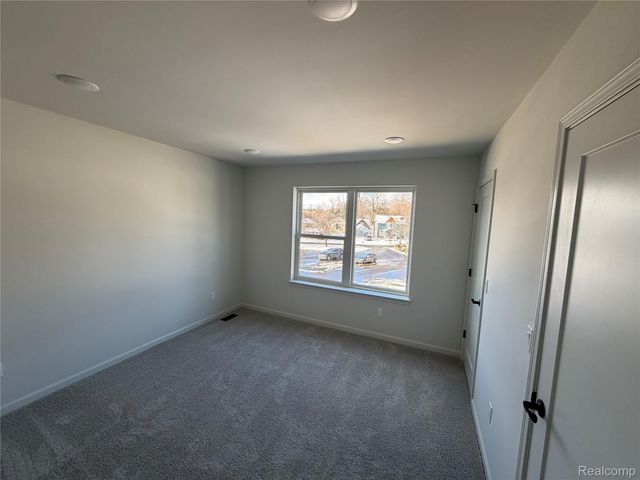 23614 Parkview Lane, Farmington, MI 48336