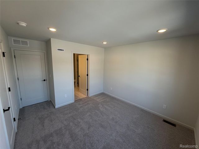 23614 Parkview Lane, Farmington, MI 48336