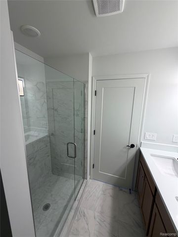 23614 Parkview Lane, Farmington, MI 48336