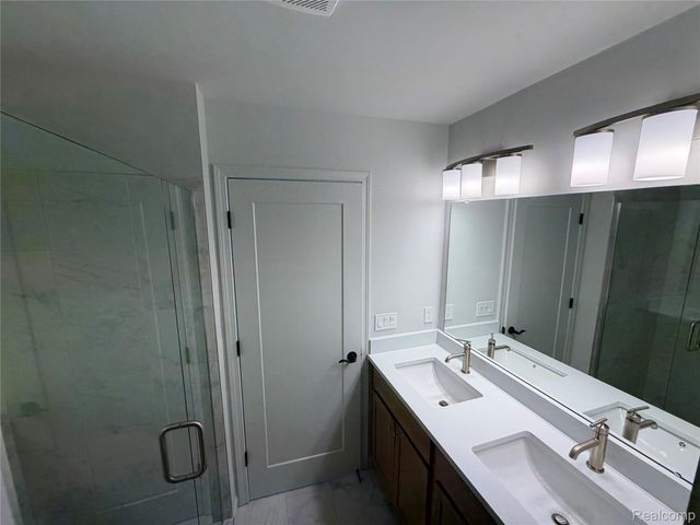 23614 Parkview Lane, Farmington, MI 48336