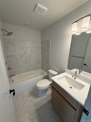 23614 Parkview Lane, Farmington, MI 48336