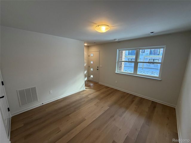 23614 Parkview Lane, Farmington, MI 48336