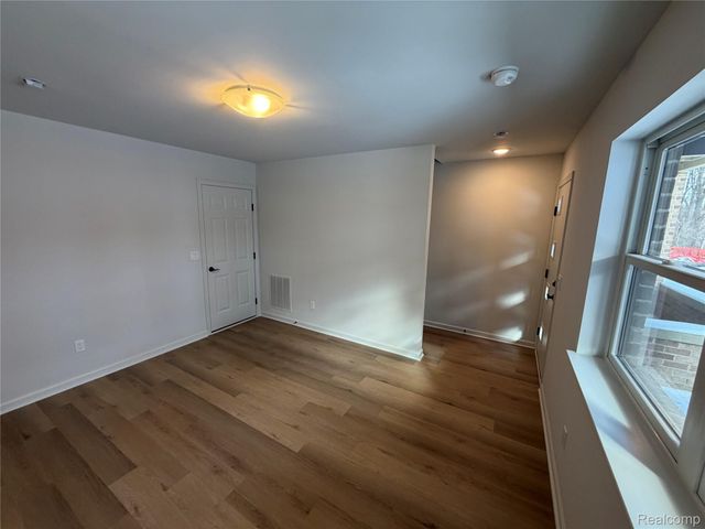 23614 Parkview Lane, Farmington, MI 48336