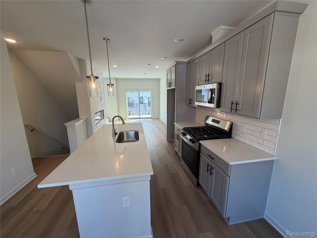 23614 Parkview Lane, Farmington, MI 48336