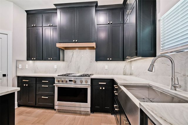 1442 NW Bella Vista Road, Bentonville, AR 72712