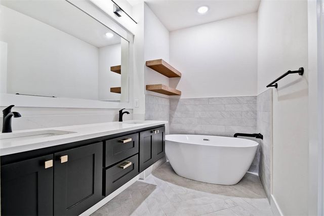 1442 NW Bella Vista Road, Bentonville, AR 72712