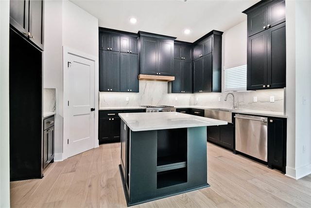 1442 NW Bella Vista Road, Bentonville, AR 72712