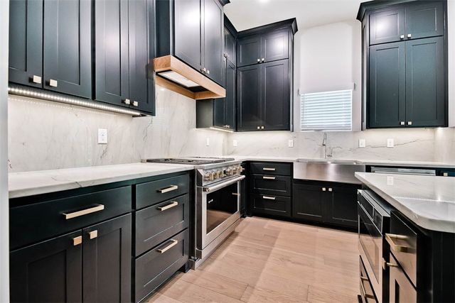 1442 NW Bella Vista Road, Bentonville, AR 72712