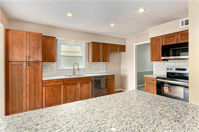 10119 EARNSHAW Street, Lenexa, KS 66215