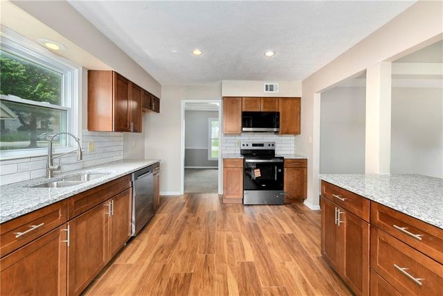 10119 EARNSHAW Street, Lenexa, KS 66215