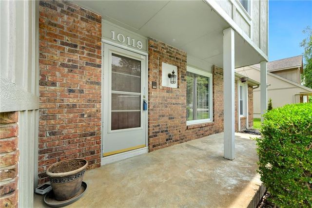 10119 EARNSHAW Street, Lenexa, KS 66215