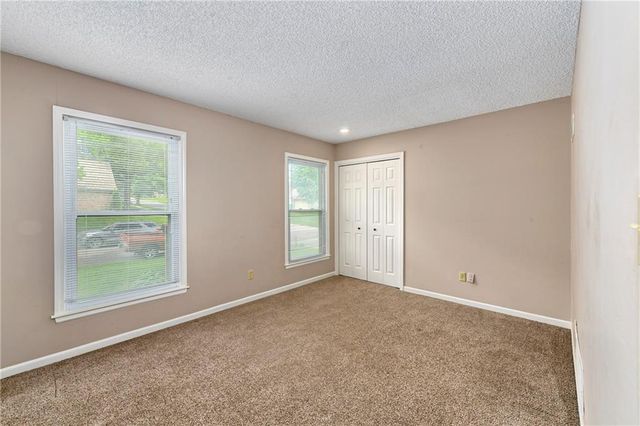 10119 EARNSHAW Street, Lenexa, KS 66215