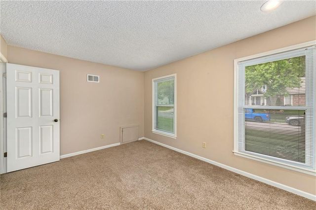 10119 EARNSHAW Street, Lenexa, KS 66215