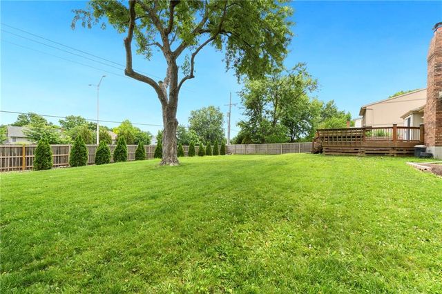 10119 EARNSHAW Street, Lenexa, KS 66215