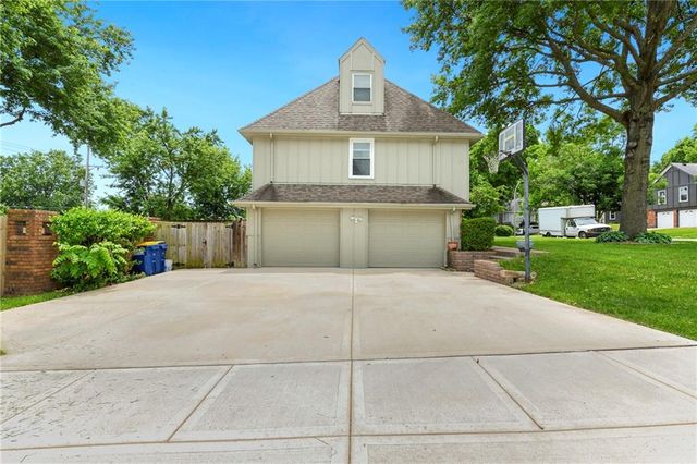 10119 EARNSHAW Street, Lenexa, KS 66215