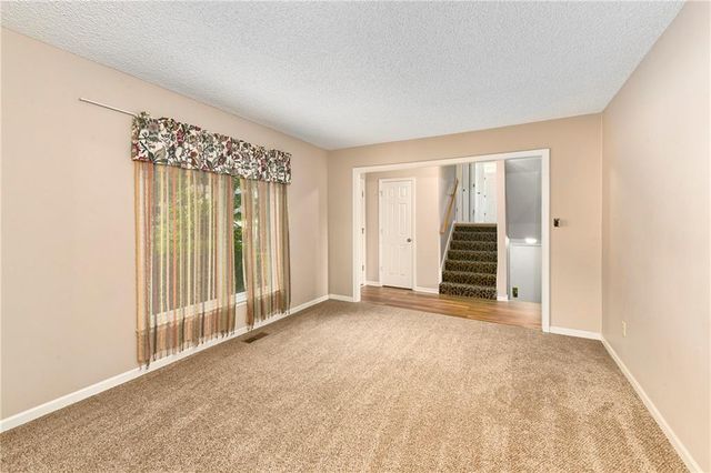 10119 EARNSHAW Street, Lenexa, KS 66215