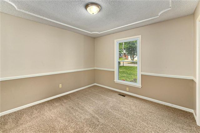 10119 EARNSHAW Street, Lenexa, KS 66215
