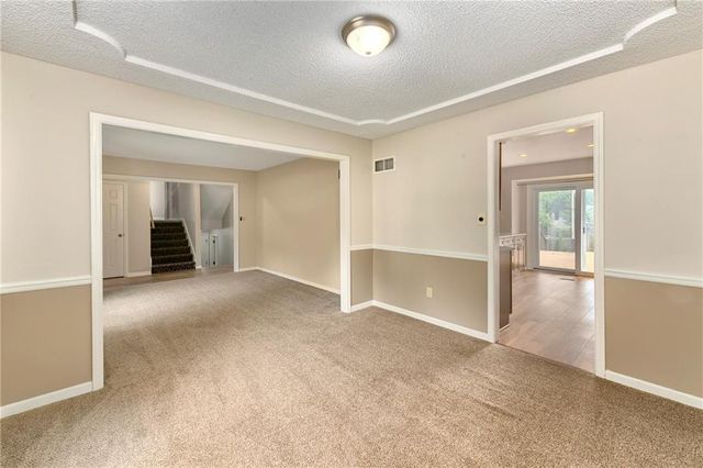 10119 EARNSHAW Street, Lenexa, KS 66215